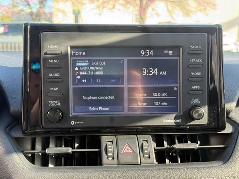 Used 2021 Toyota RAV4 XLE Premium image 18