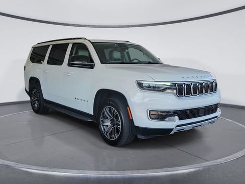 Certified 2023 Jeep Wagoneer L Series II AWD/4WD image 6
