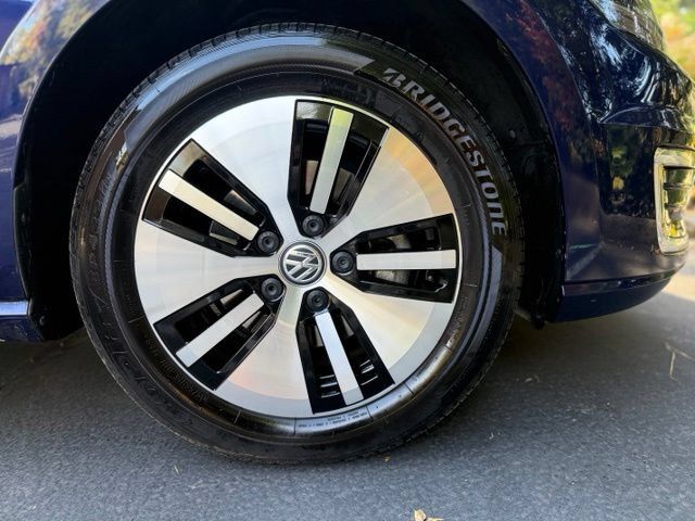 Used 2019 Volkswagen e-Golf SE FWD image 40