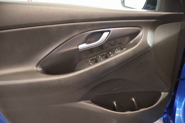 Used 2018 Hyundai Elantra GT FWD image 9