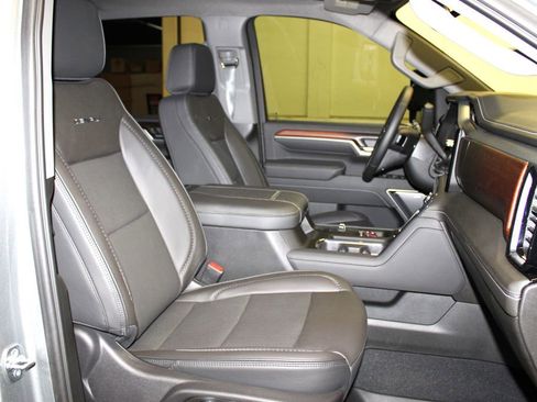 Used 2025 GMC Sierra 2500 Denali image 34