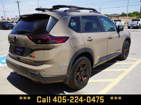 Used 2025 Nissan Rogue SV AWD/4WD image 11