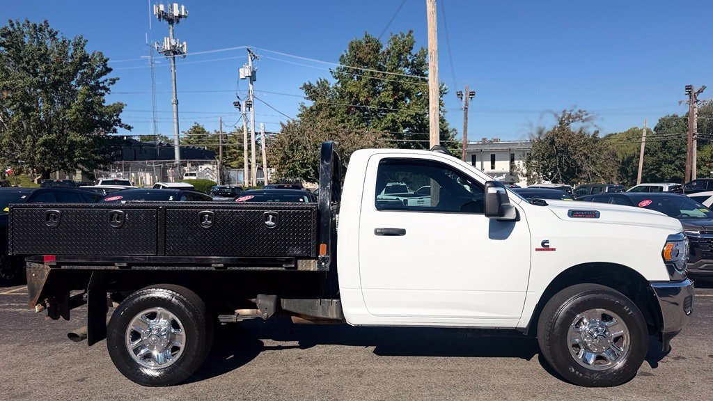 Used 2024 RAM 3500 Tradesman w/ Chrome Appearance Group AWD/4WD image 8