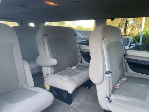 Used 2009 Ford E-350 and Econoline 350 Extended Wagon Super Duty image 8