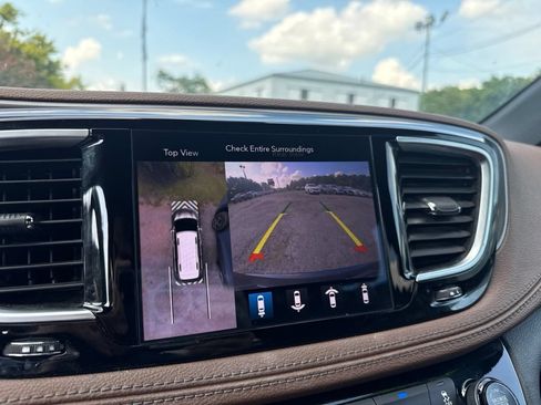 Used 2020 Chrysler Pacifica Limited w/ Advanced Safetytec Group FWD image 29