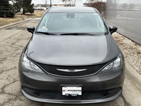 Used 2023 Chrysler Voyager LX image 34