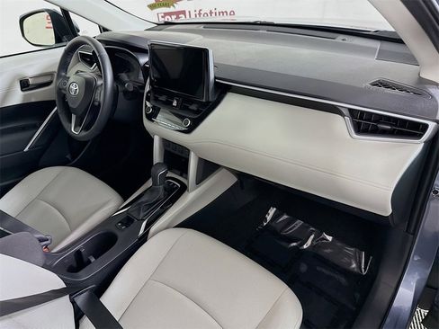 Certified 2024 Toyota Corolla Cross LE image 30
