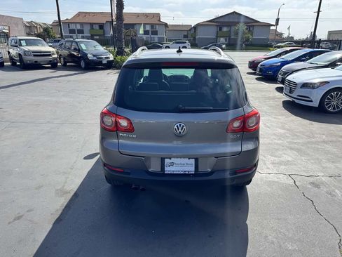 Used 2011 Volkswagen Tiguan SEL FWD image 4