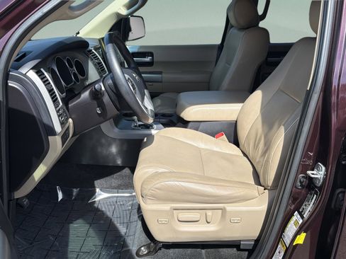 Used 2016 Toyota Sequoia Limited w/ Safety & Convenience Package image 23