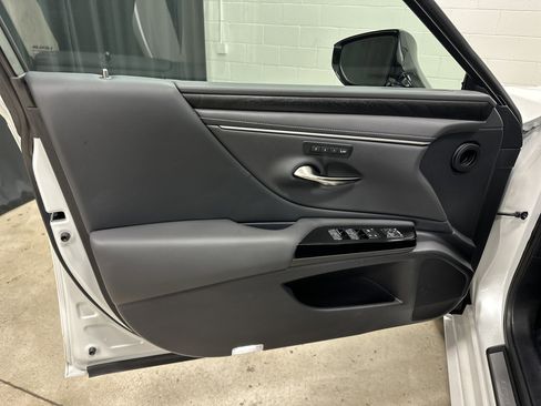 Used 2025 Lexus ES 350 w/ Premium Package image 14