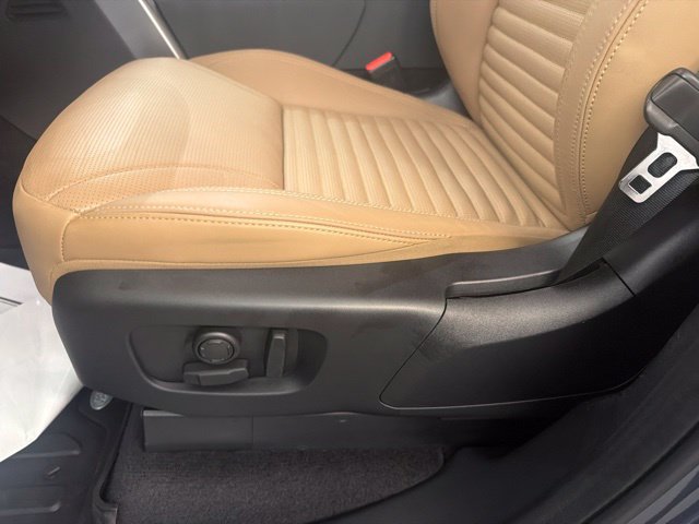 Certified 2025 Land Rover Discovery Dynamic SE AWD/4WD image 9