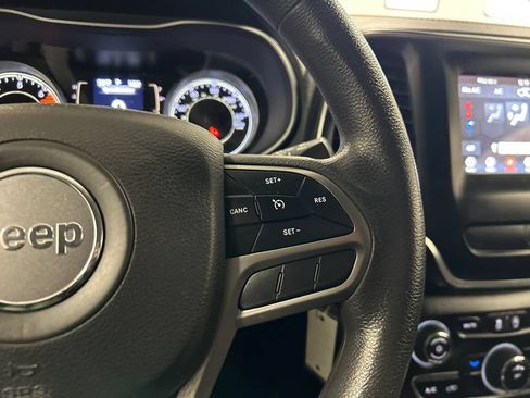 Used 2021 Jeep Cherokee Latitude FWD image 20