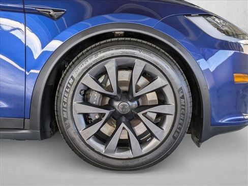 Used 2022 Tesla Model X image 25