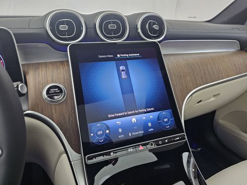 Certified 2025 Mercedes-Benz GLC 300 4MATIC w/ Driver Assistance Package image 37