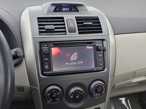 Used 2013 Toyota Corolla LE image 40