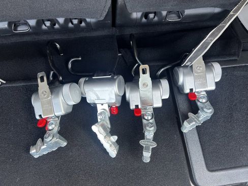 Used 2022 Chrysler Voyager LX image 32