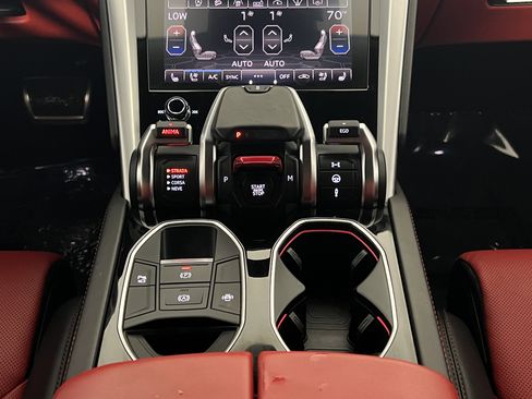 Used 2019 Lamborghini Urus AWD/4WD image 18