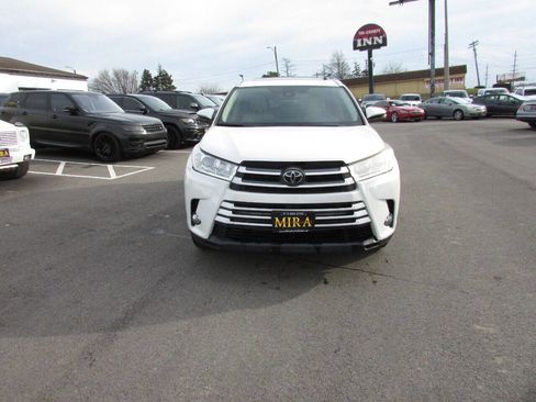 Used 2019 Toyota Highlander XLE image 4