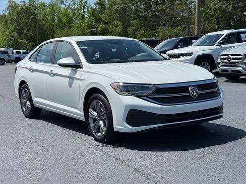 Used 2023 Volkswagen Jetta SE FWD image 2