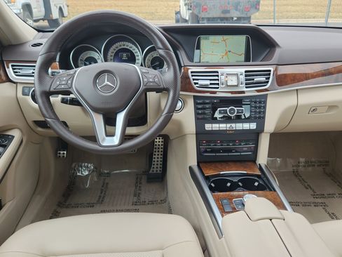 Used 2014 Mercedes-Benz E 350 4MATIC Sedan image 17
