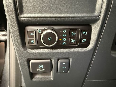 Used 2025 Ford F150 Platinum image 18