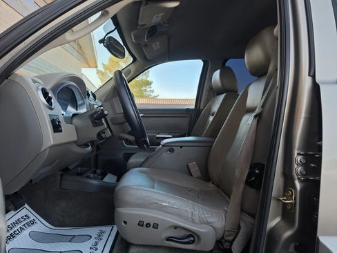 Used 2006 Mitsubishi Raider XLS AWD/4WD image 28