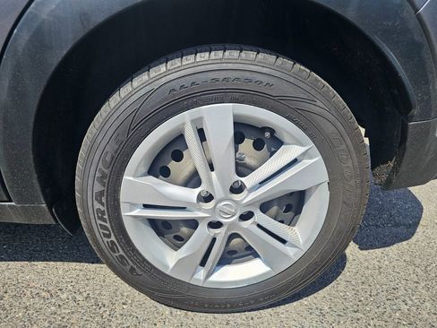 Used 2024 Nissan Kicks S FWD image 12