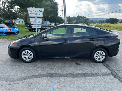 Used 2017 Toyota Prius Four FWD image 5
