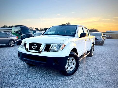 Used 2018 Nissan Frontier SV image 1