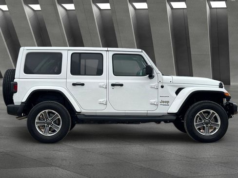 Used 2022 Jeep Wrangler Unlimited Sahara image 3