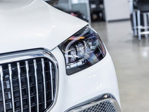Used 2023 Mercedes-Benz Maybach GLS 600 4MATIC image 12