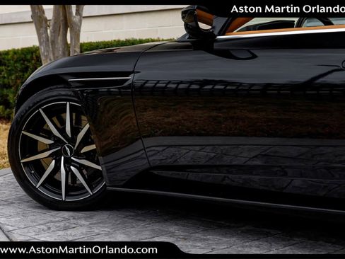 Used 2019 Aston Martin DB11 Volante image 32