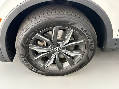 Used 2023 Volkswagen Tiguan SE AWD/4WD image 11