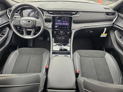 New 2025 Jeep Grand Cherokee L Altitude image 10