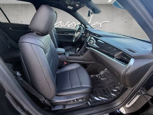 Used 2024 Cadillac XT6 Premium Luxury w/ Technology Package FWD image 24
