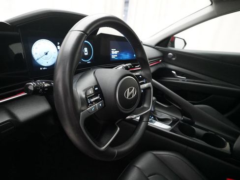 Used 2025 Hyundai Elantra Limited FWD image 8