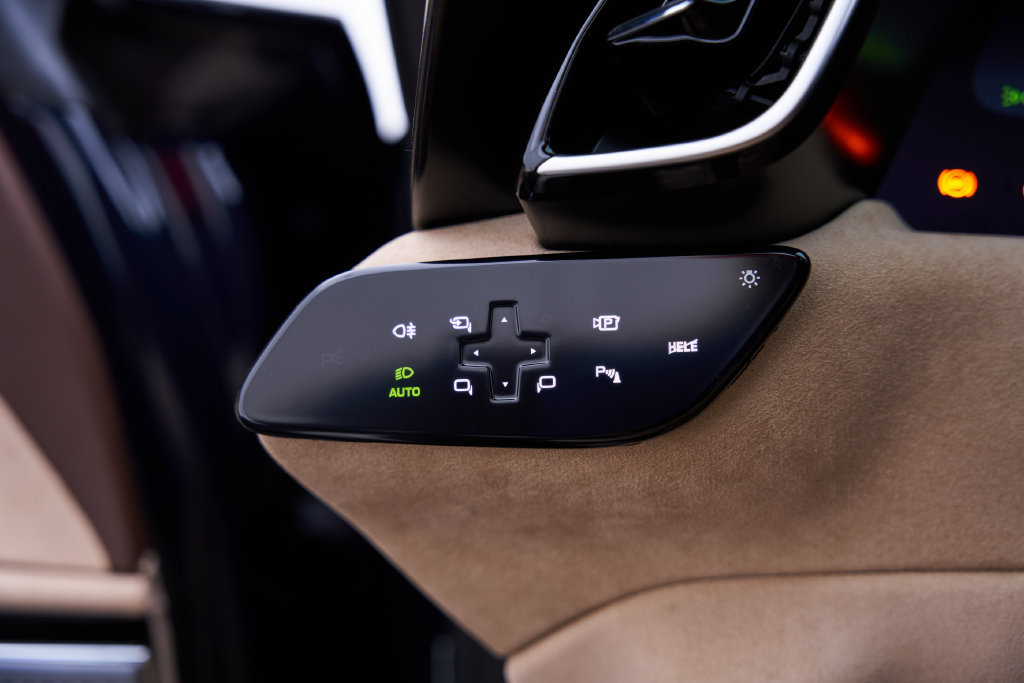 Used 2025 Ferrari Roma Spider RWD image 64