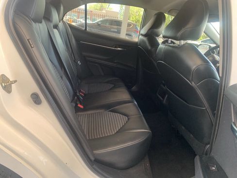 Used 2020 Toyota Camry SE w/ Carpet Mat Package image 9