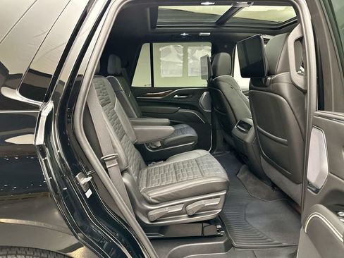 Used 2024 Cadillac Escalade Sport Platinum AWD/4WD image 19