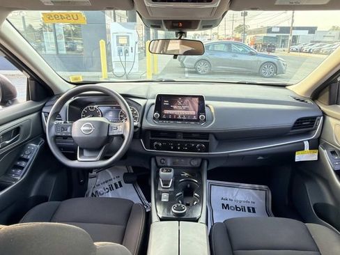 Used 2025 Nissan Rogue S AWD/4WD image 14