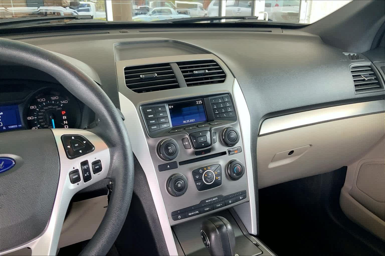 Used 2015 Ford Explorer FWD image 7