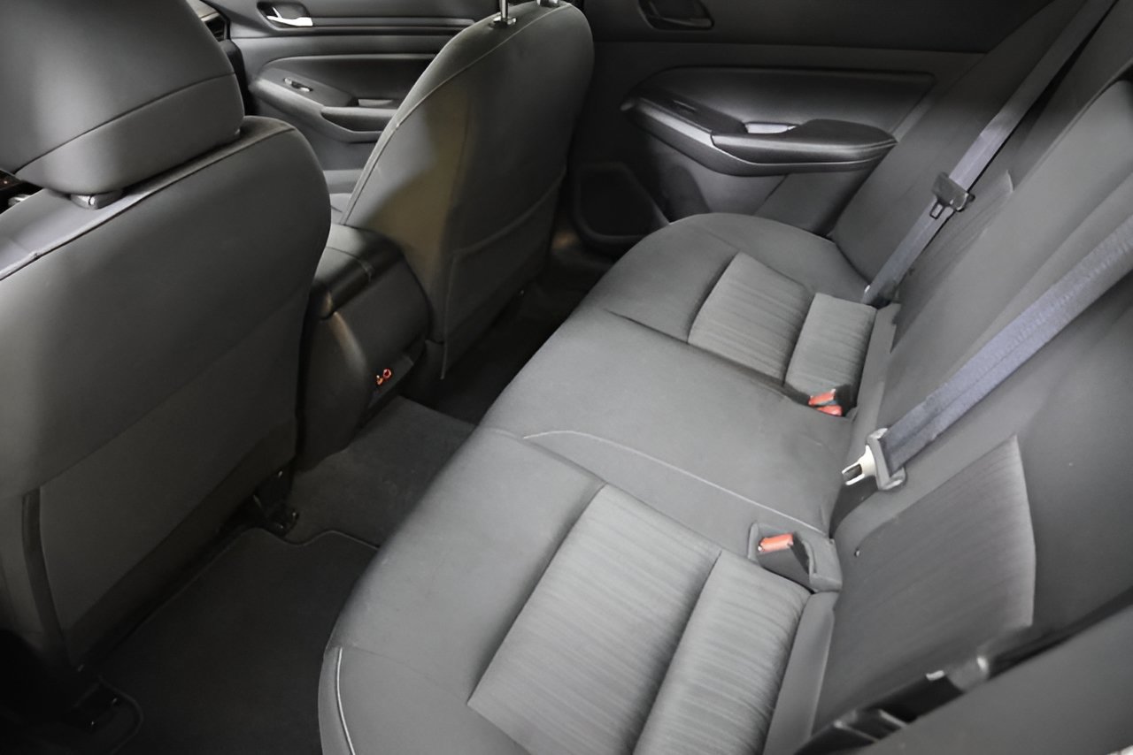 Used 2024 Nissan Altima 2.5 SV FWD image 25