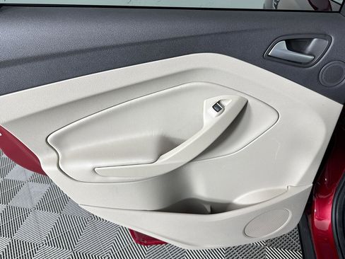 Used 2017 Ford Escape Titanium image 25