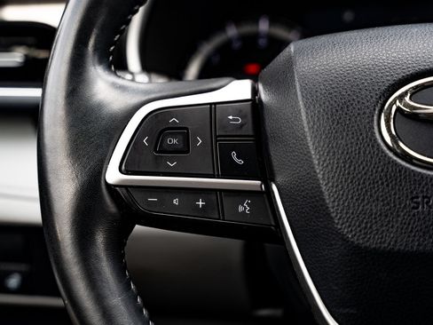 Used 2022 Toyota Highlander Limited FWD image 25