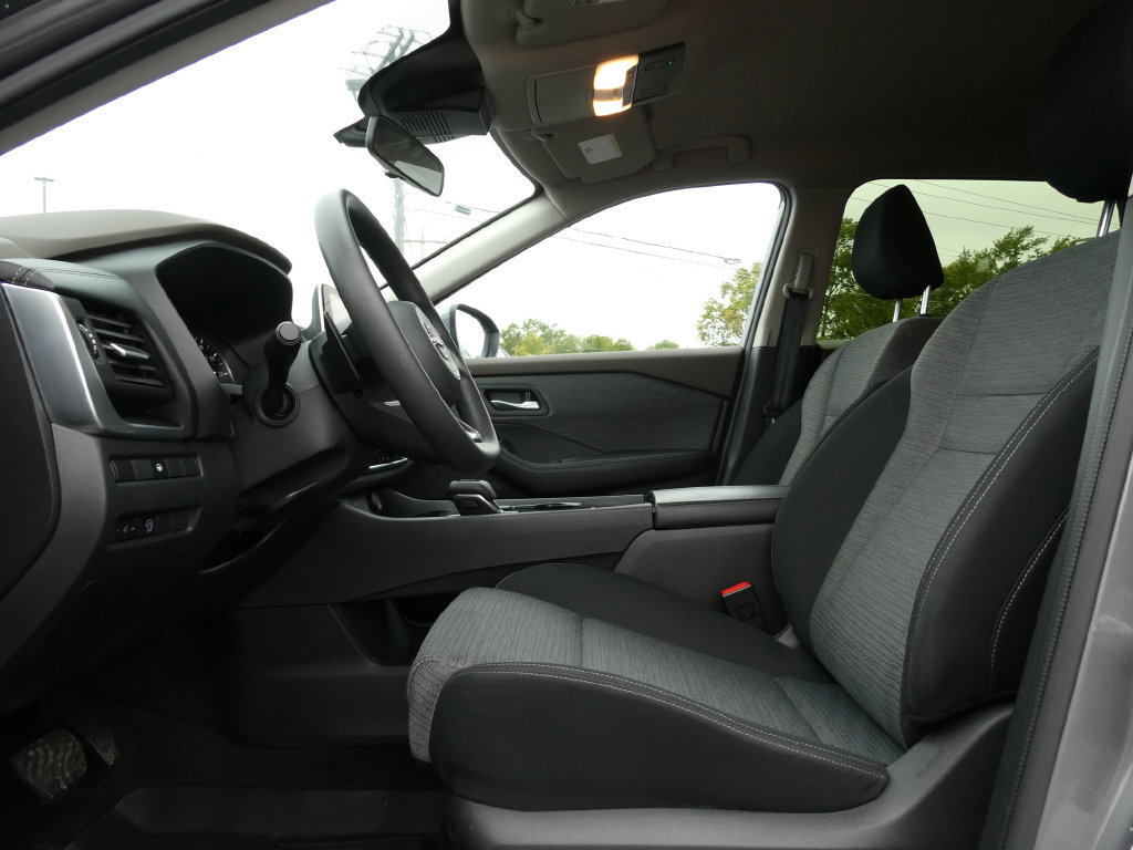 Used 2023 Nissan Rogue SV FWD image 21