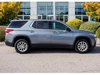Used 2021 Chevrolet Traverse LS image 1
