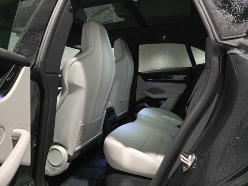 New 2025 Porsche Macan 4S Electric image 22