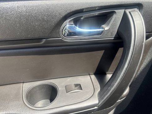 Used 2015 GMC Acadia SLE AWD/4WD image 18