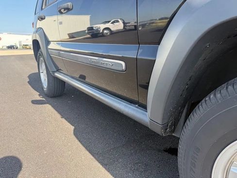 Used 2007 Jeep Liberty Sport AWD/4WD image 11