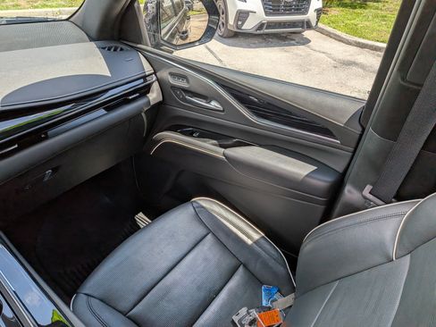 Used 2023 Cadillac Escalade Sport AWD/4WD image 18